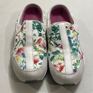 Easy Spirit Traveltime Floral Clogs